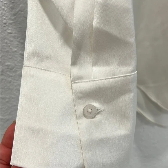 Uniqlo Elegant Cream Button-Up Blouse - Picture 3 of 7